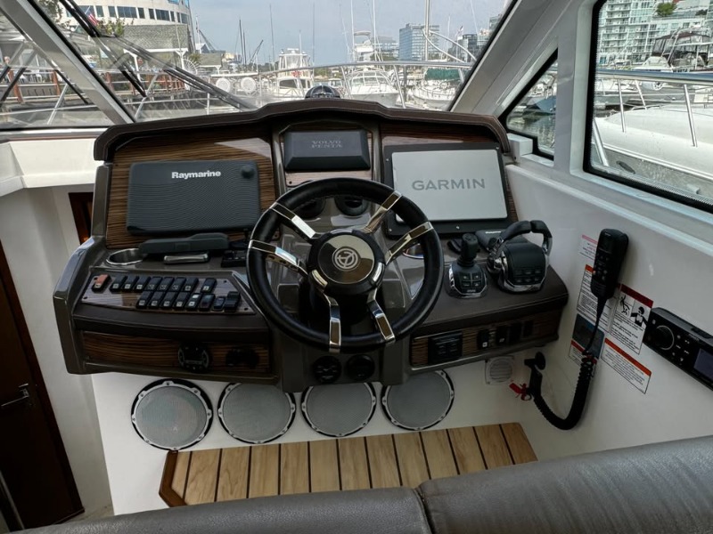 
								Cruisers Yachts Cantius 2014 full									