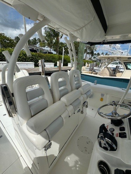 
								USA 2013 Boston Whaler 370 Outrage USD full									
