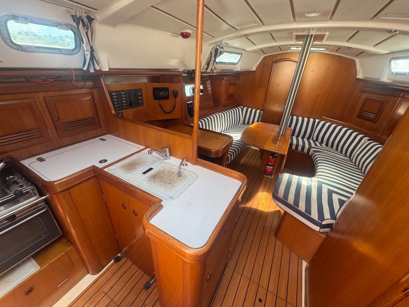 
								Grenada 2001 Beneteau Oceanis Clipper 361 USD full									